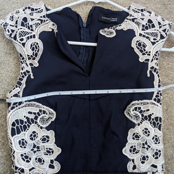 Modcloth | Navy Blue "Lakeside Libations" Bodycon dress with cream lace | Size 4 - Picture 4 of 6